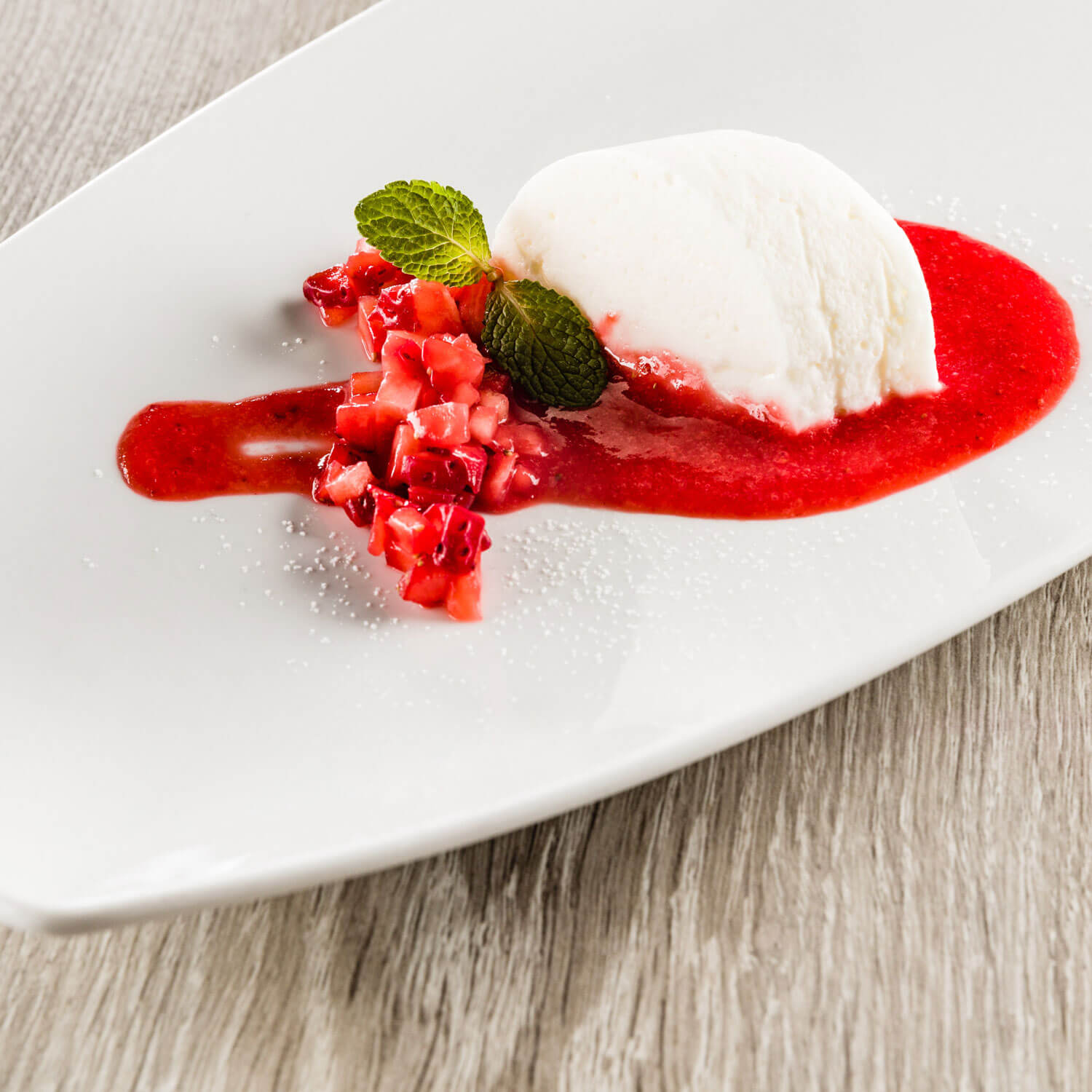Joghurt-Terrine mit Erdbeeren | Südtiroler Milch