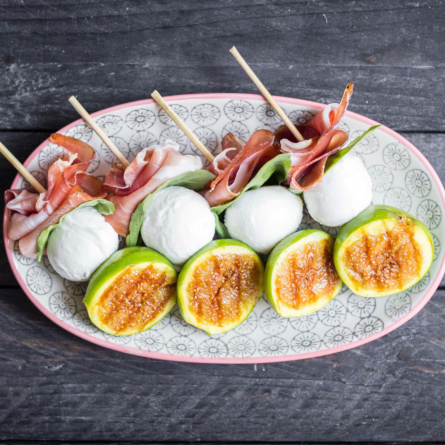 Mozzarella-Spieß mit Speck und gegrillter Feige | Südtiroler Milch